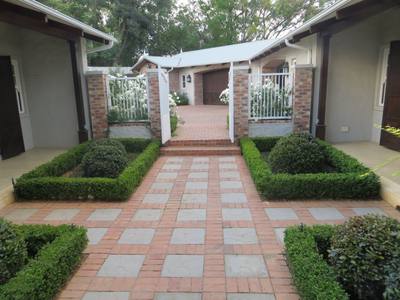 Garden design by Shirley Wallington — Topiary balls inside a buxus hedge