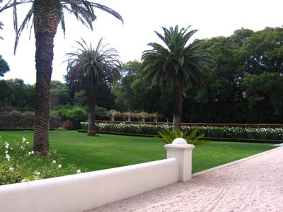 Garden design by Shirley Wallington — Werf wall in front of cape dutch house